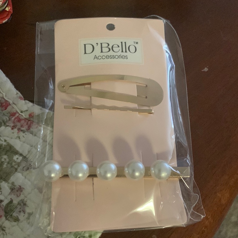 D’Bello Hair Clips NWT